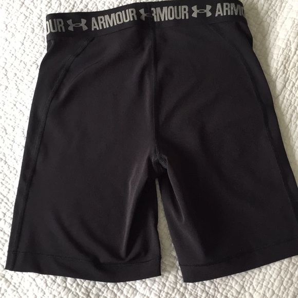 Under Armour Shorts - Picture 2 of 6